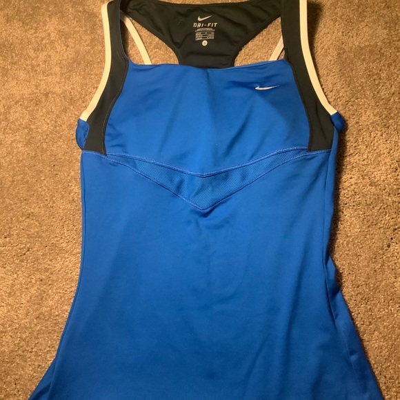 Nike top - Picture 4 of 4